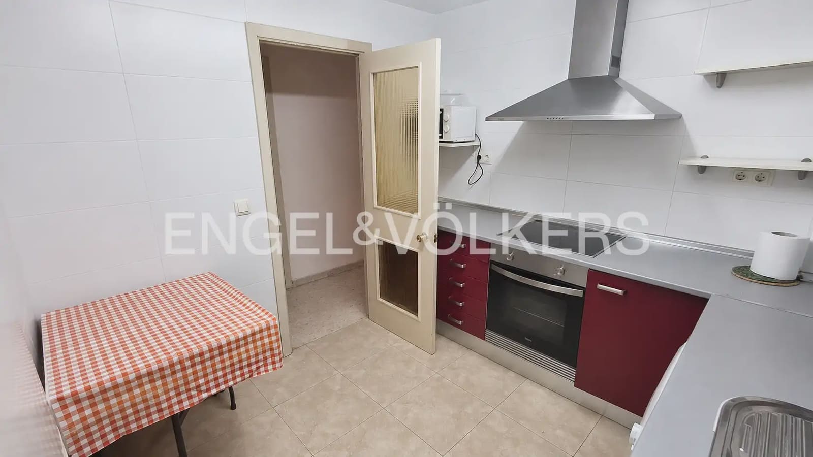 4 bedroom Flat for rent in Valencia city - € 1,700 (Ref: 10016745)
