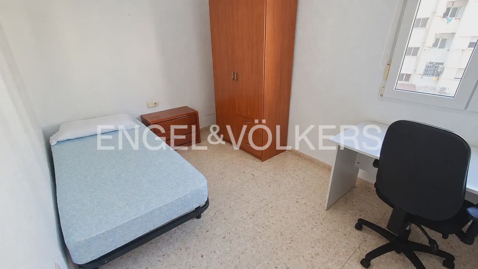 4 bedroom Flat for rent in Valencia city - € 1,700 (Ref: 10016745)
