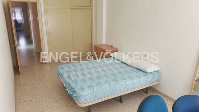 4 bedroom Flat for rent in La Vega Baixa, Valencia city - € 1,700 (Ref: 10016745)