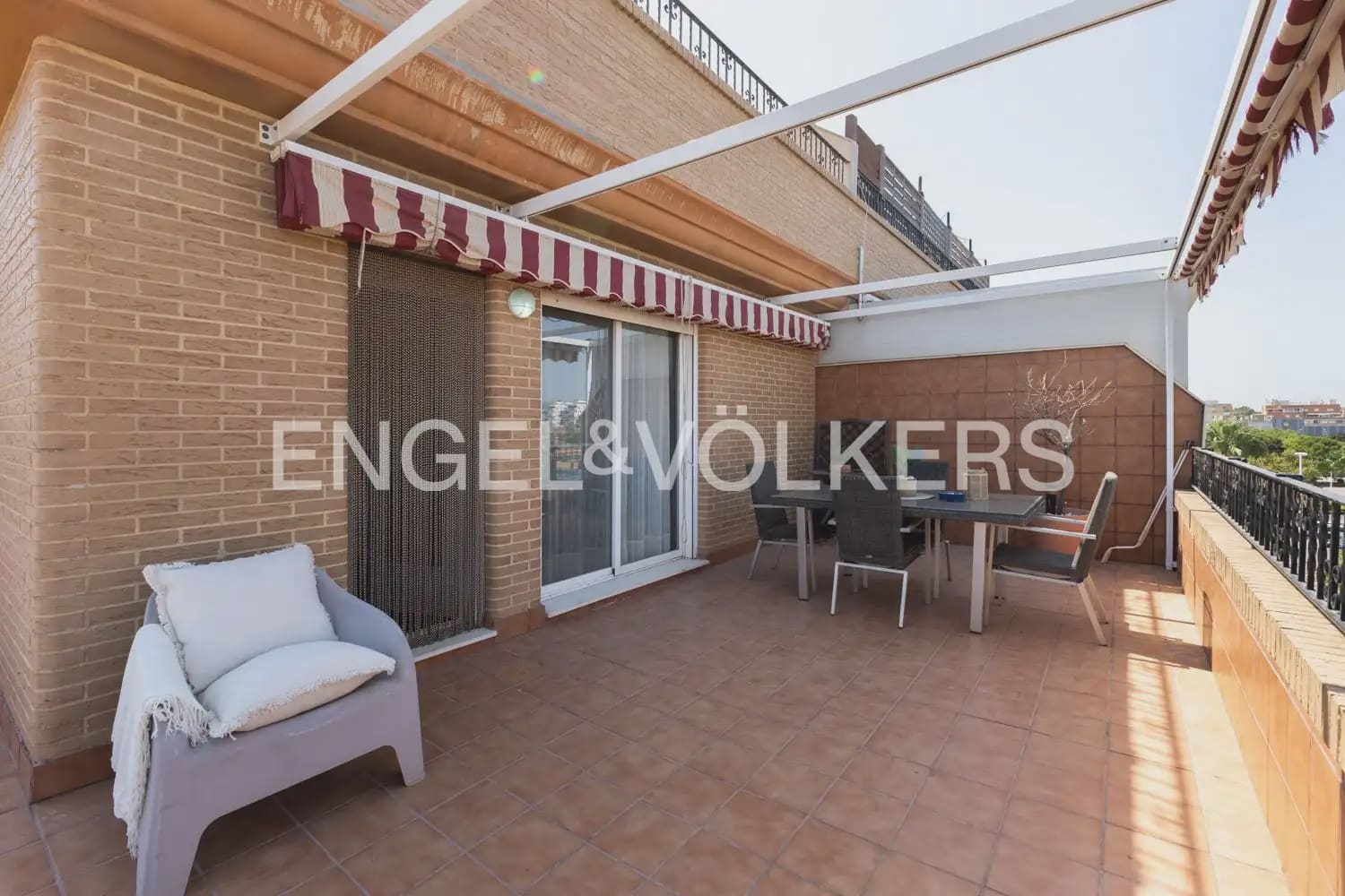 2 soveværelse Penthouse til leje i Sagunto / Sagunt med garage - € 1.650 (Ref: 10016746)