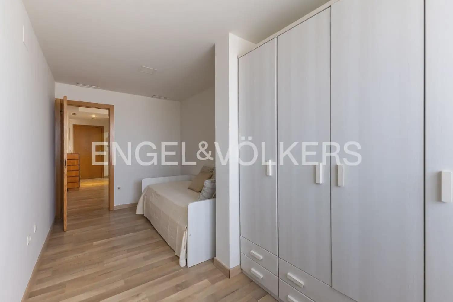 2 soveværelse Penthouse til leje i Sagunto / Sagunt med garage - € 1.650 (Ref: 10016746)