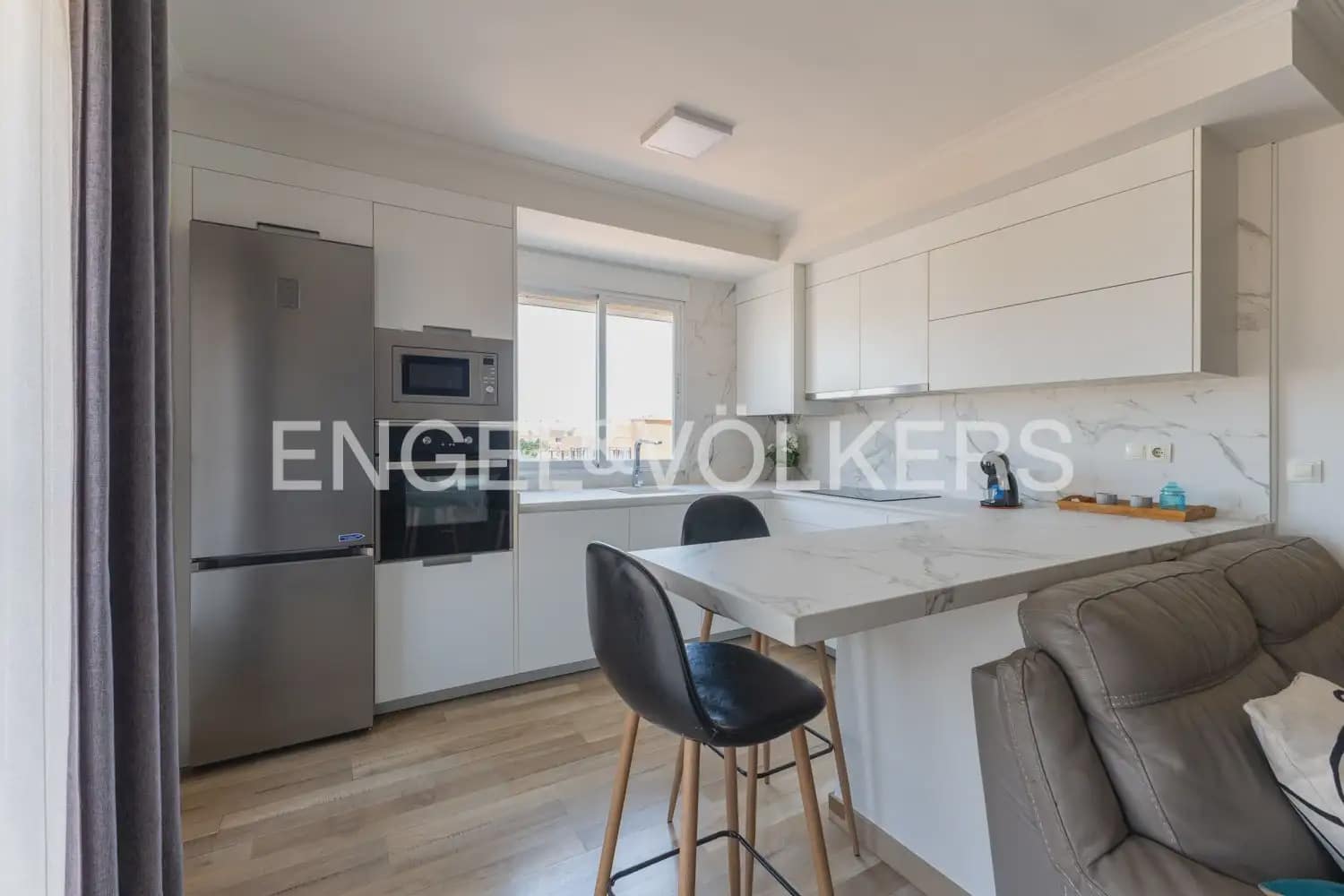 2 soveværelse Penthouse til leje i Sagunto / Sagunt med garage - € 1.650 (Ref: 10016746)