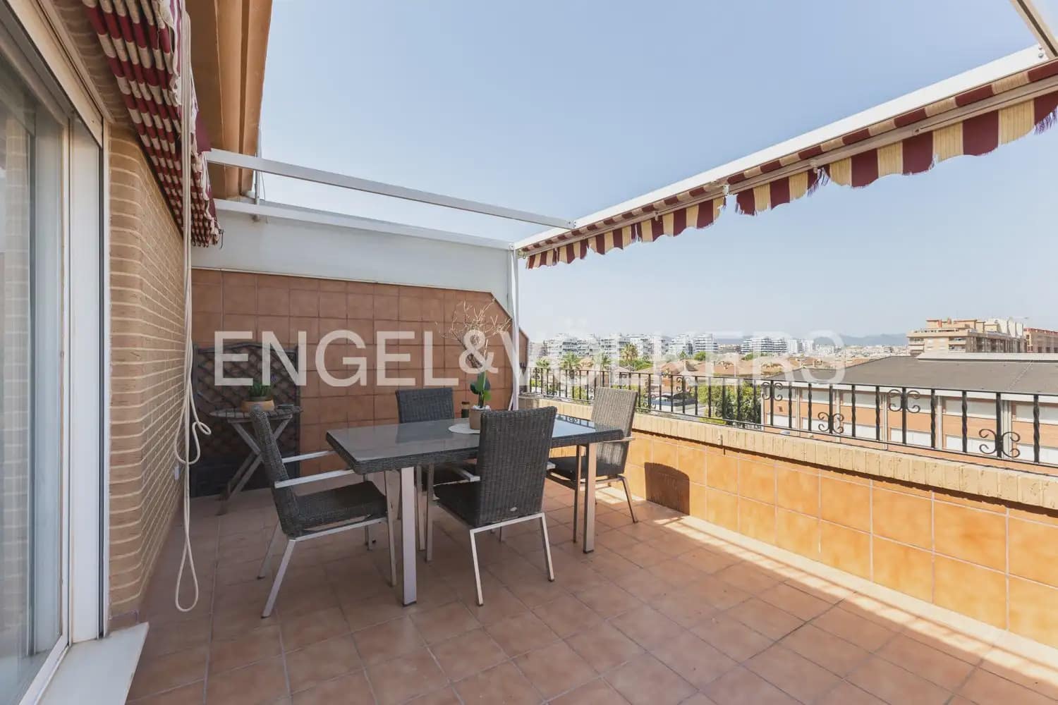 2 soveværelse Penthouse til leje i Sagunto / Sagunt med garage - € 1.650 (Ref: 10016746)