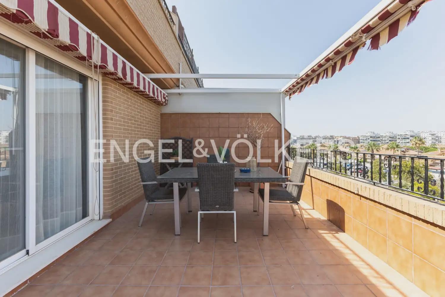 2 soveværelse Penthouse til leje i Sagunto / Sagunt med garage - € 1.650 (Ref: 10016746)