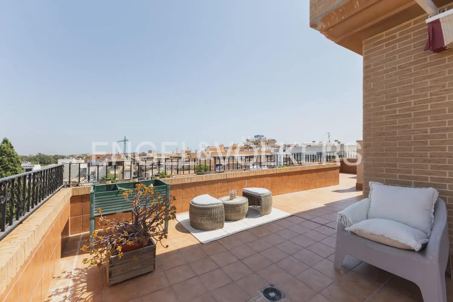 2 soveværelse Penthouse til leje i Sagunto / Sagunt med garage - € 1.650 (Ref: 10016746)