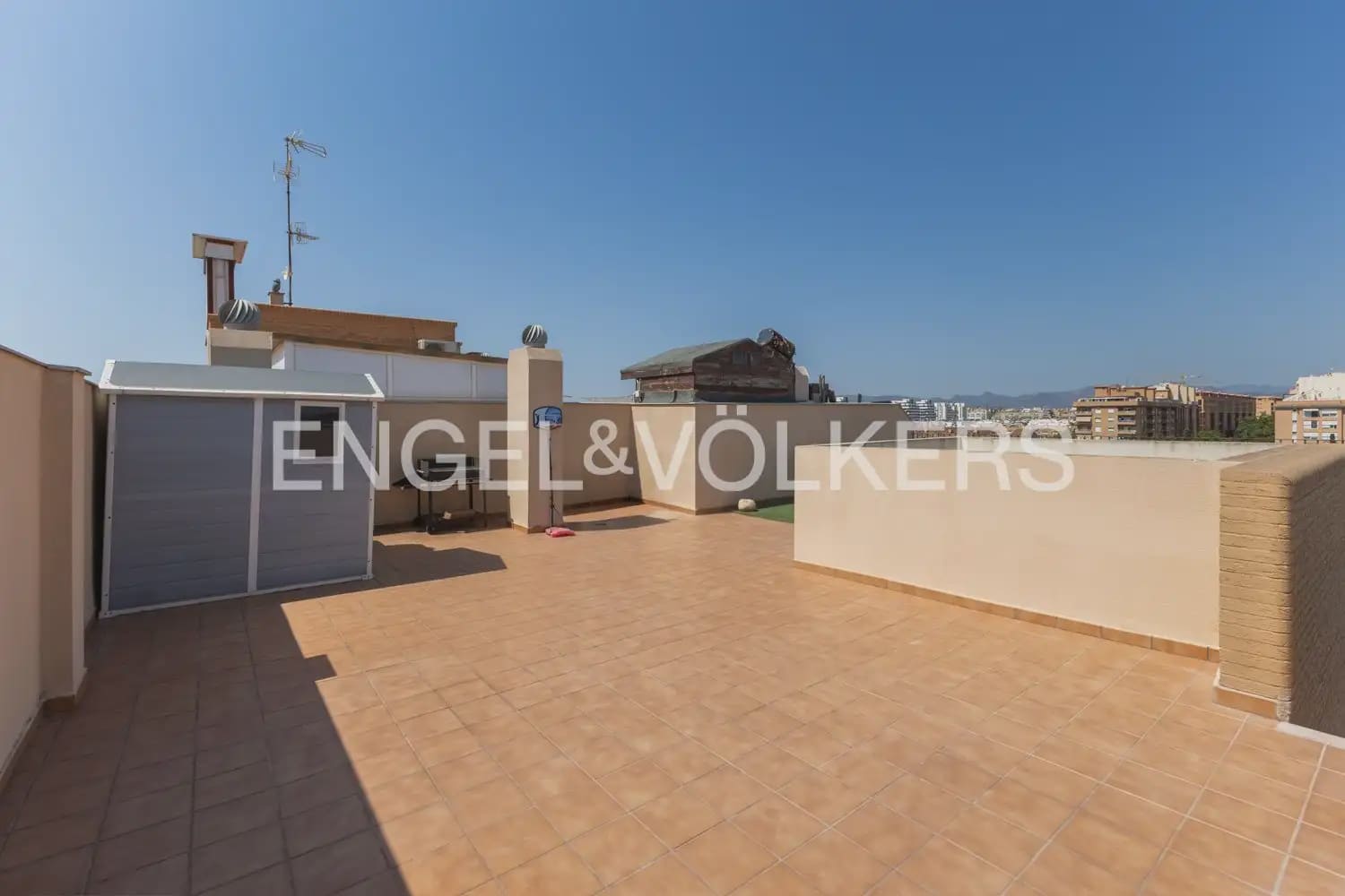 2 soveværelse Penthouse til leje i Sagunto / Sagunt med garage - € 1.650 (Ref: 10016746)