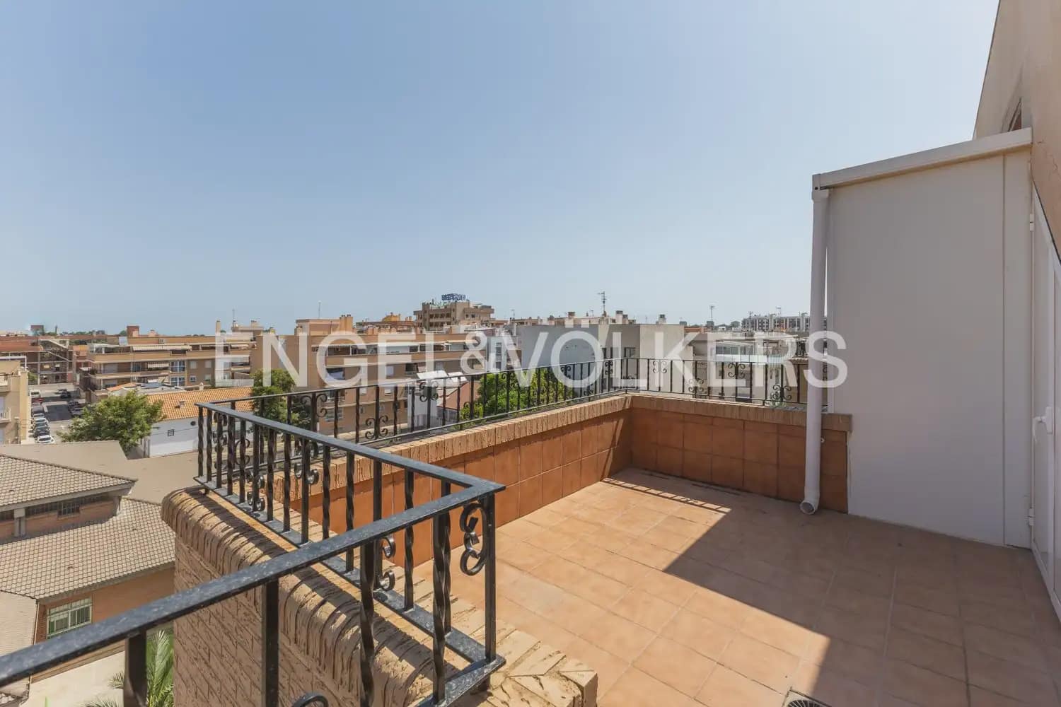 2 soveværelse Penthouse til leje i Sagunto / Sagunt med garage - € 1.650 (Ref: 10016746)