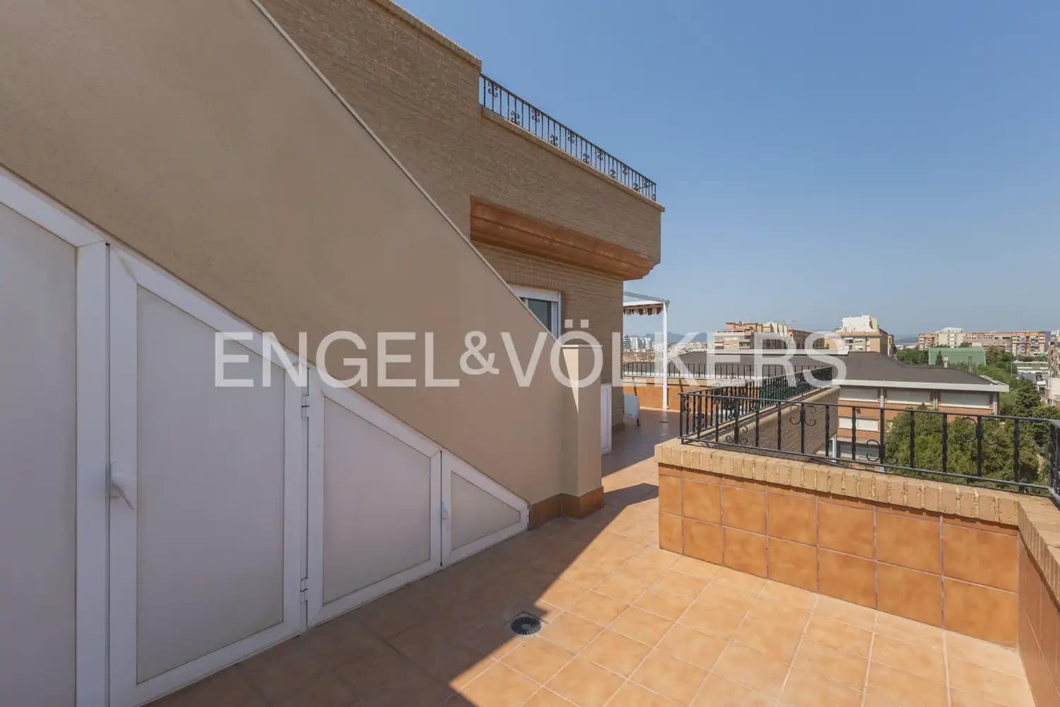 2 soveværelse Penthouse til leje i Sagunto / Sagunt med garage - € 1.650 (Ref: 10016746)
