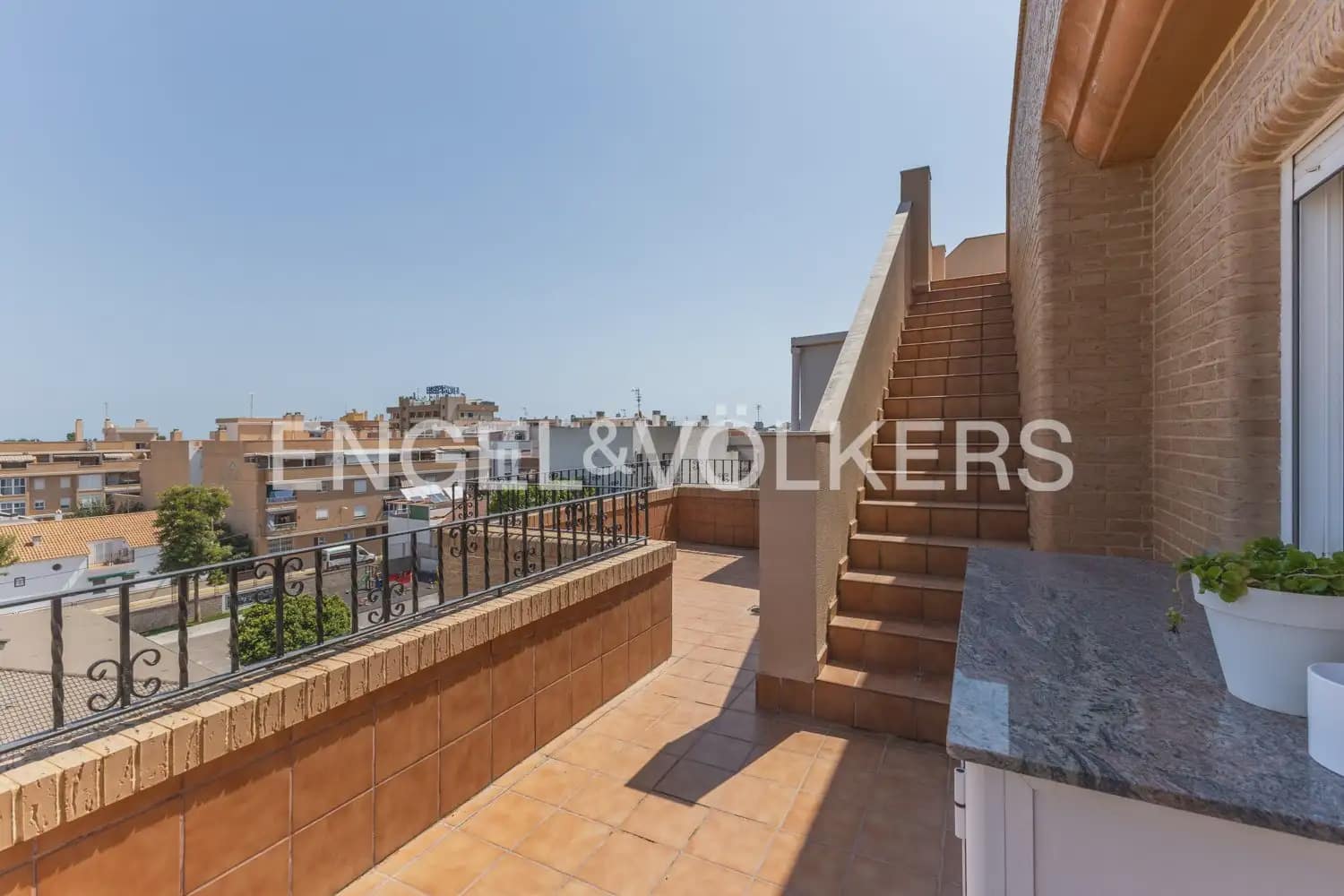 2 soveværelse Penthouse til leje i Sagunto / Sagunt med garage - € 1.650 (Ref: 10016746)