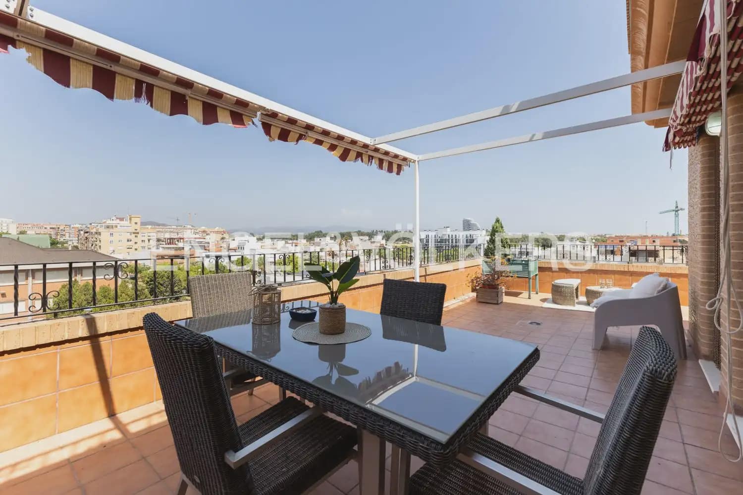 2 soveværelse Penthouse til leje i Sagunto / Sagunt med garage - € 1.650 (Ref: 10016746)