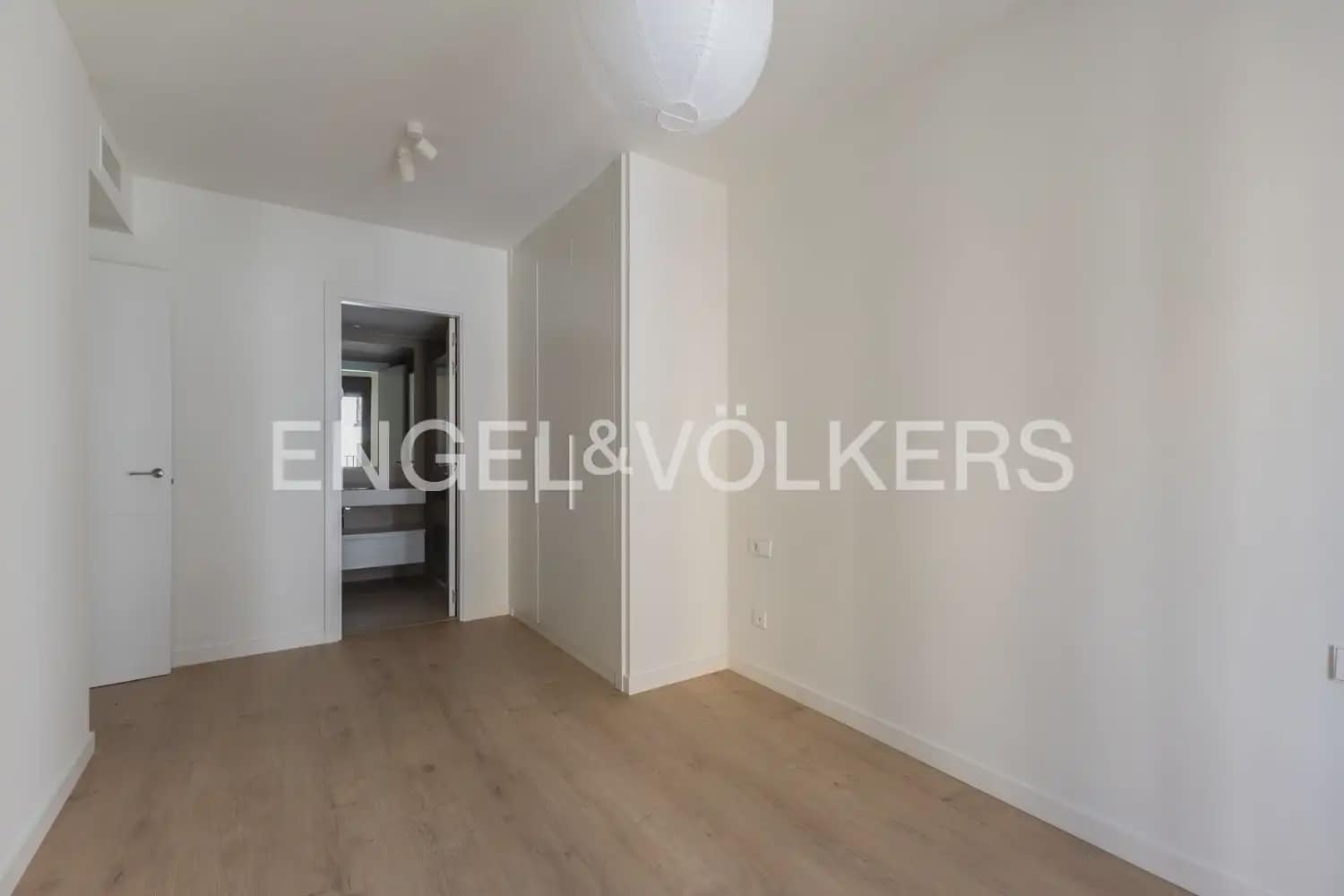 2 Zimmer Wohnung zu vermieten in Valencia Stadt mit Pool Garage - 1.800 € (Ref: 10016807)