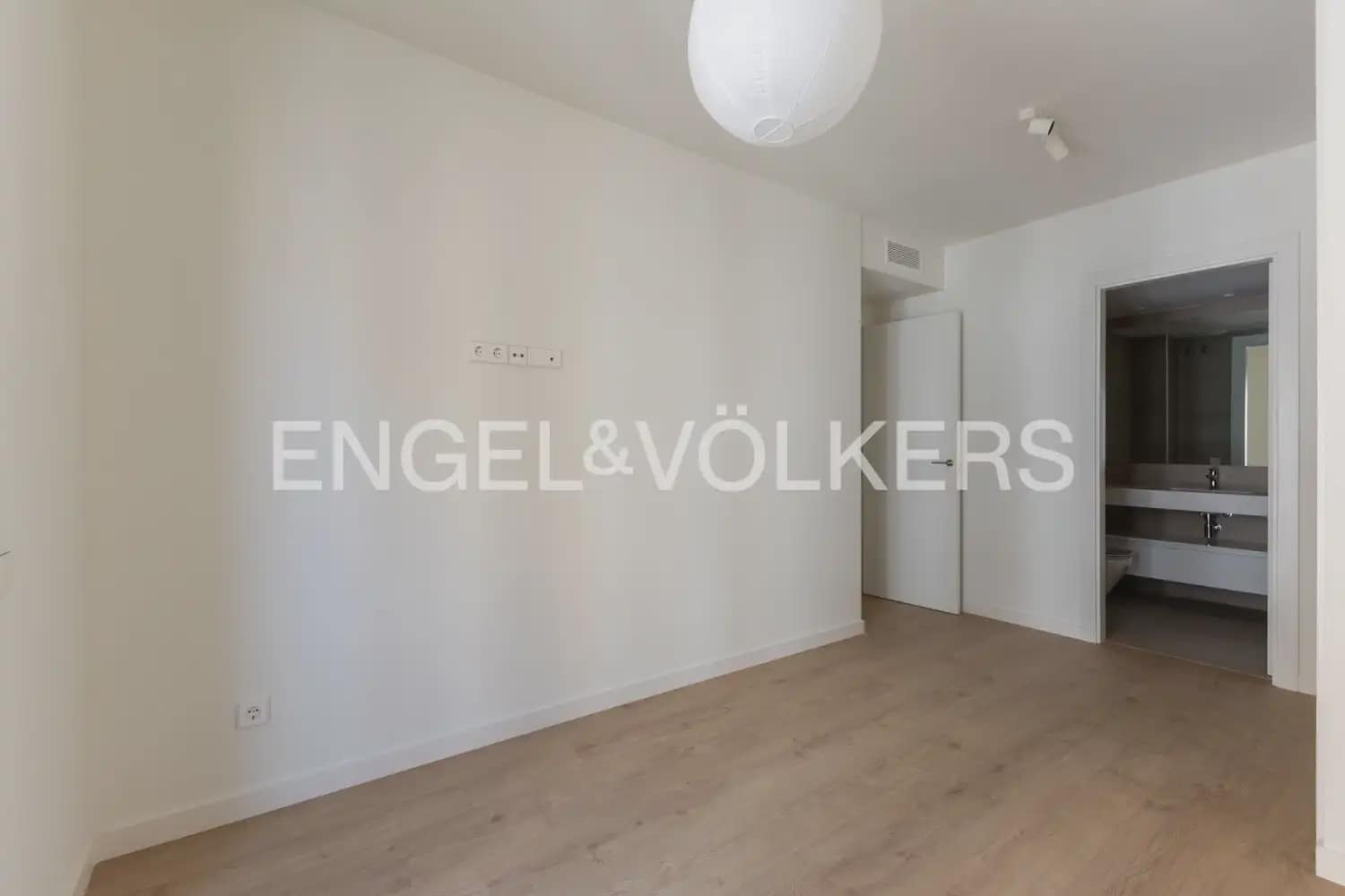 2 Zimmer Wohnung zu vermieten in Valencia Stadt mit Pool Garage - 1.800 € (Ref: 10016807)