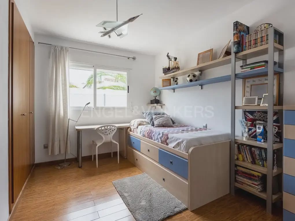 Villa/Maison de 4 chambres à louer à Betera avec piscine garage - 3 990 € (Ref: 10019225)