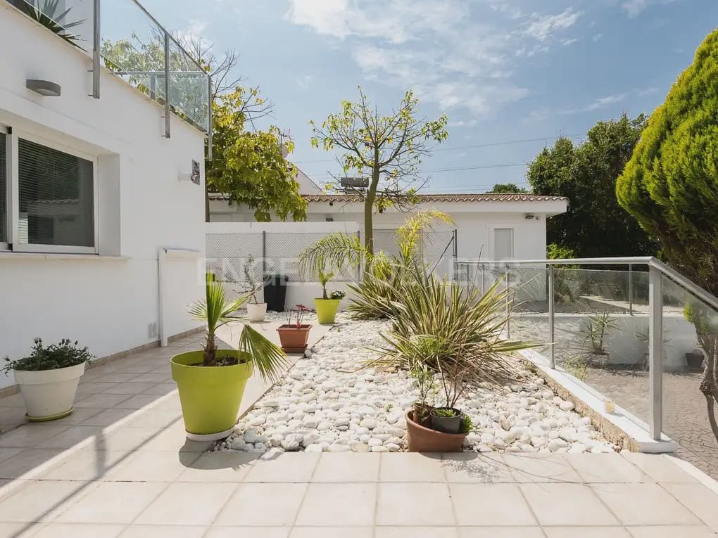 Villa/Maison de 4 chambres à louer à Betera avec piscine garage - 3 990 € (Ref: 10019225)