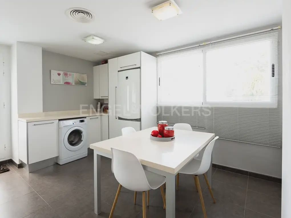 Villa/Maison de 4 chambres à louer à Betera avec piscine garage - 3 990 € (Ref: 10019225)