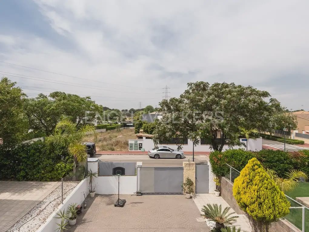 Villa/Maison de 4 chambres à louer à Betera avec piscine garage - 3 990 € (Ref: 10019225)