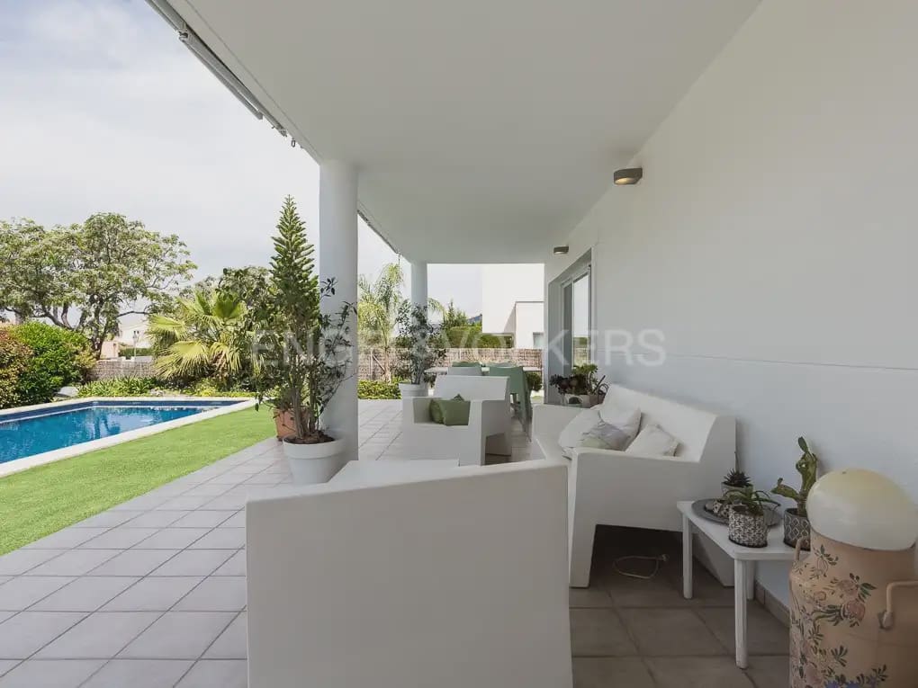Villa/Maison de 4 chambres à louer à Betera avec piscine garage - 3 990 € (Ref: 10019225)