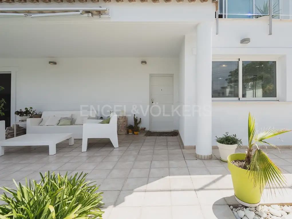 Villa/Maison de 4 chambres à louer à Betera avec piscine garage - 3 990 € (Ref: 10019225)