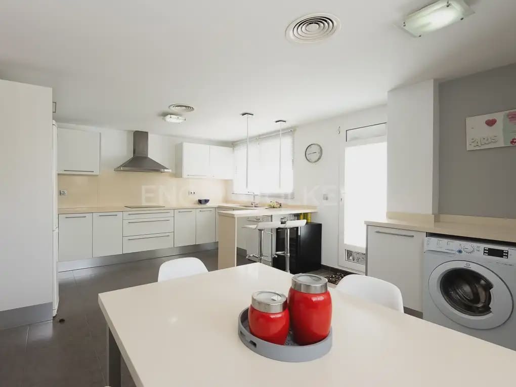 Villa/Maison de 4 chambres à louer à Betera avec piscine garage - 3 990 € (Ref: 10019225)