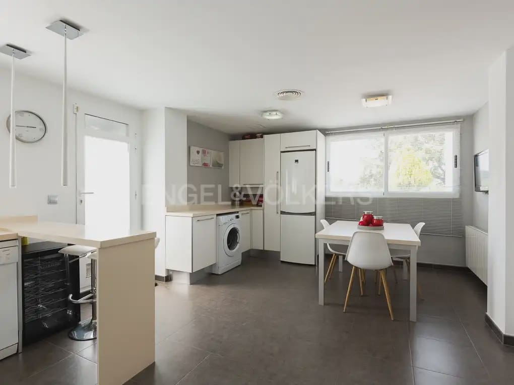 Villa/Maison de 4 chambres à louer à Betera avec piscine garage - 3 990 € (Ref: 10019225)