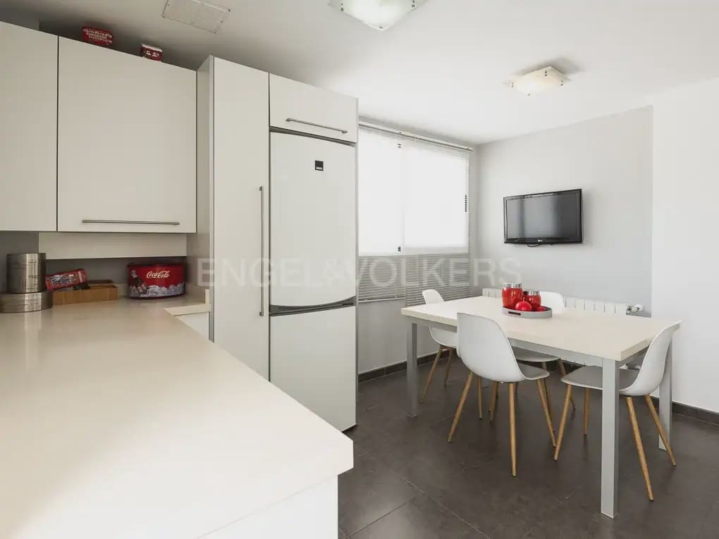 Villa/Maison de 4 chambres à louer à Betera avec piscine garage - 3 990 € (Ref: 10019225)