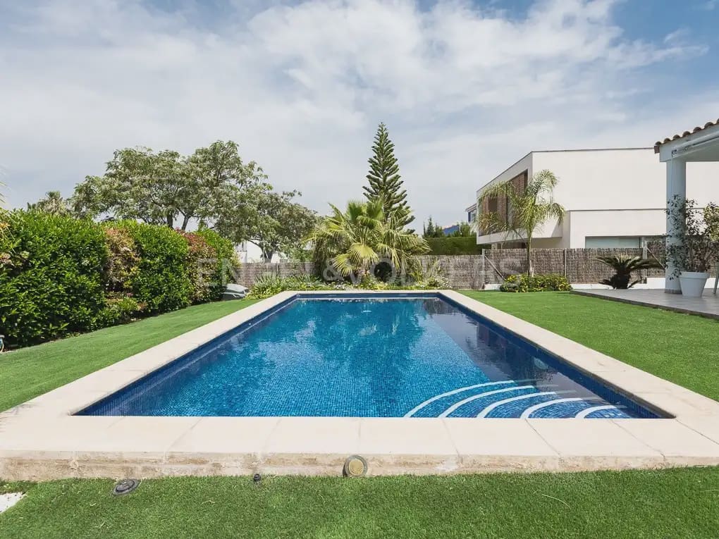 Villa/Maison de 4 chambres à louer à Betera avec piscine garage - 3 990 € (Ref: 10019225)