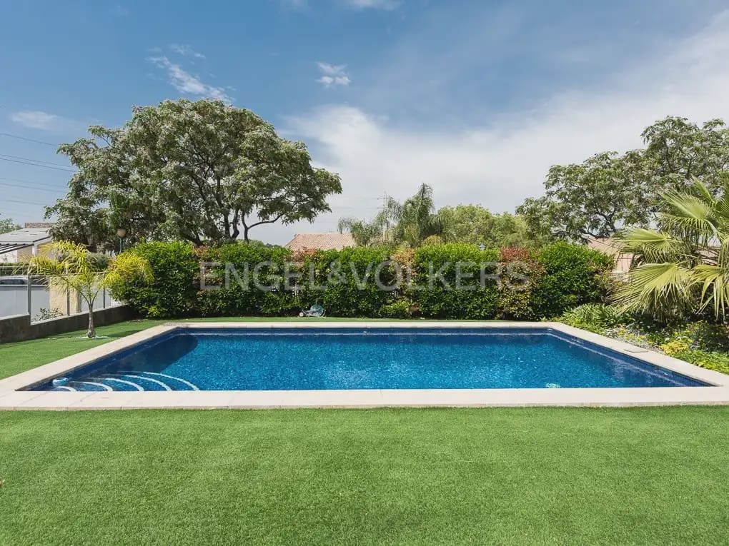Villa/Maison de 4 chambres à louer à Betera avec piscine garage - 3 990 € (Ref: 10019225)