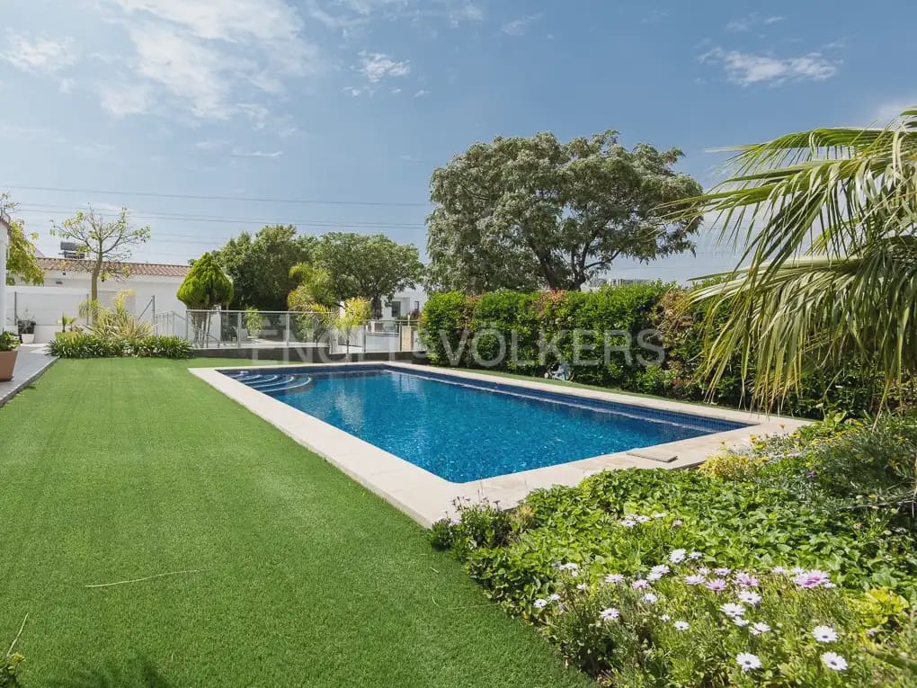 Villa/Maison de 4 chambres à louer à Betera avec piscine garage - 3 990 € (Ref: 10019225)