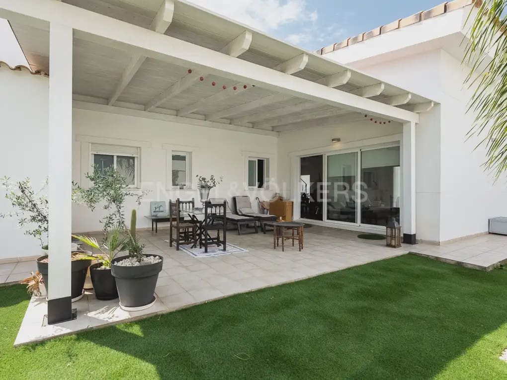 Villa/Maison de 4 chambres à louer à Betera avec piscine garage - 3 990 € (Ref: 10019225)