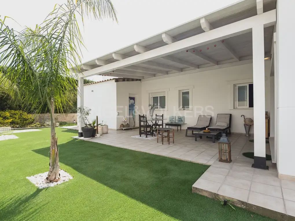 Villa/Maison de 4 chambres à louer à Betera avec piscine garage - 3 990 € (Ref: 10019225)