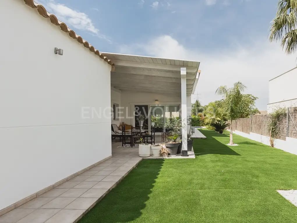 Villa/Maison de 4 chambres à louer à Betera avec piscine garage - 3 990 € (Ref: 10019225)