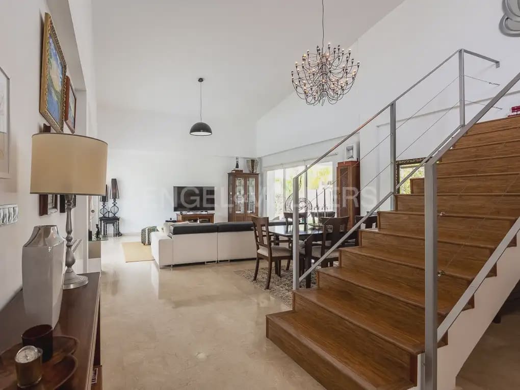 Villa/Maison de 4 chambres à louer à Betera avec piscine garage - 3 990 € (Ref: 10019225)
