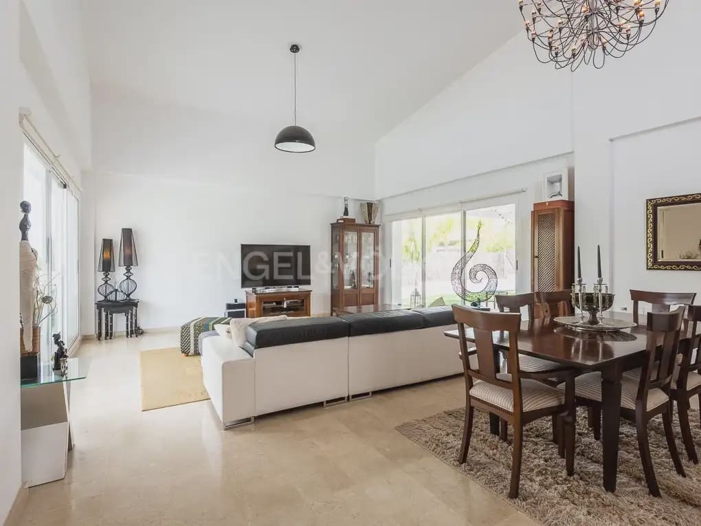 Villa/Maison de 4 chambres à louer à Betera avec piscine garage - 3 990 € (Ref: 10019225)