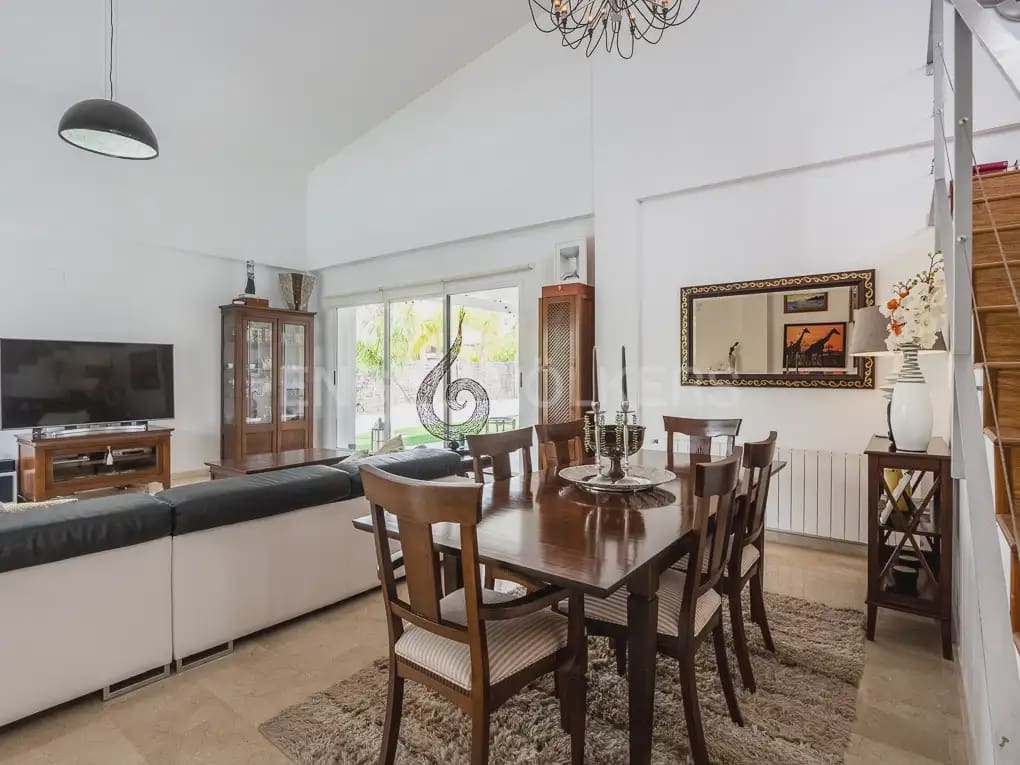 Villa/Maison de 4 chambres à louer à Betera avec piscine garage - 3 990 € (Ref: 10019225)