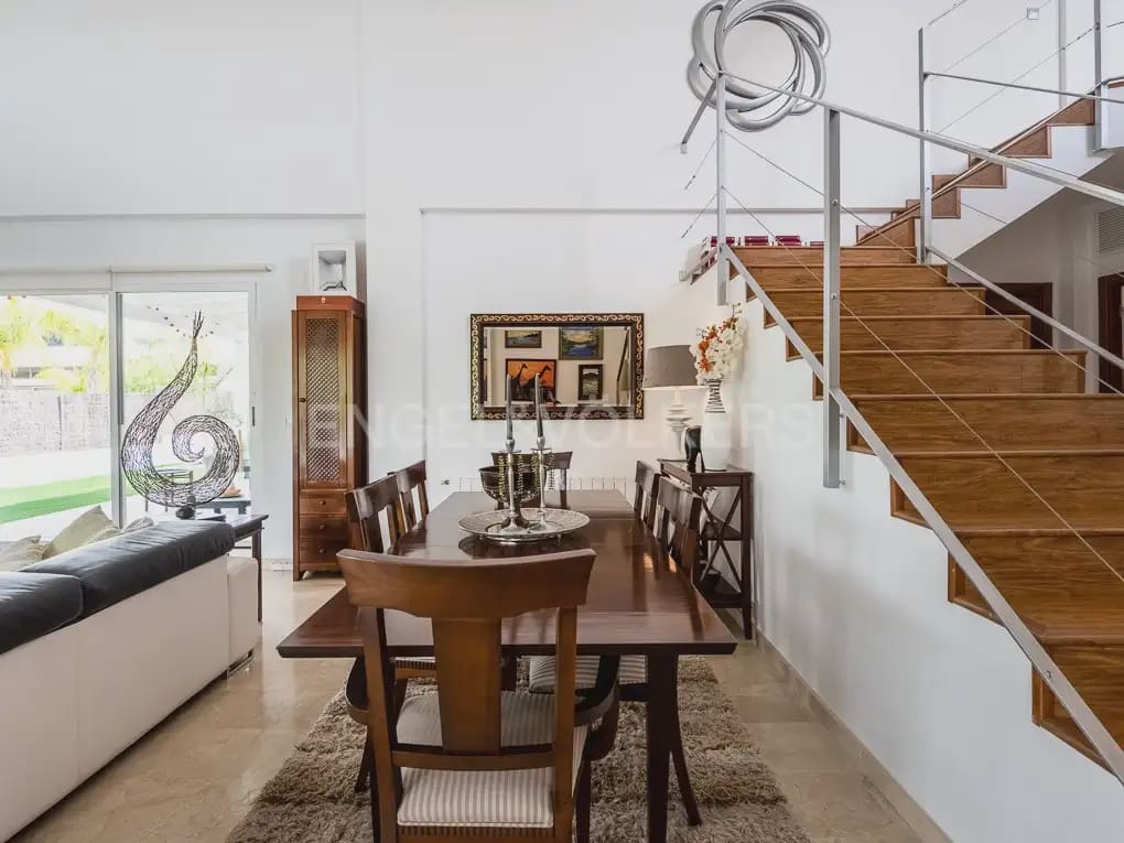 Villa/Maison de 4 chambres à louer à Betera avec piscine garage - 3 990 € (Ref: 10019225)