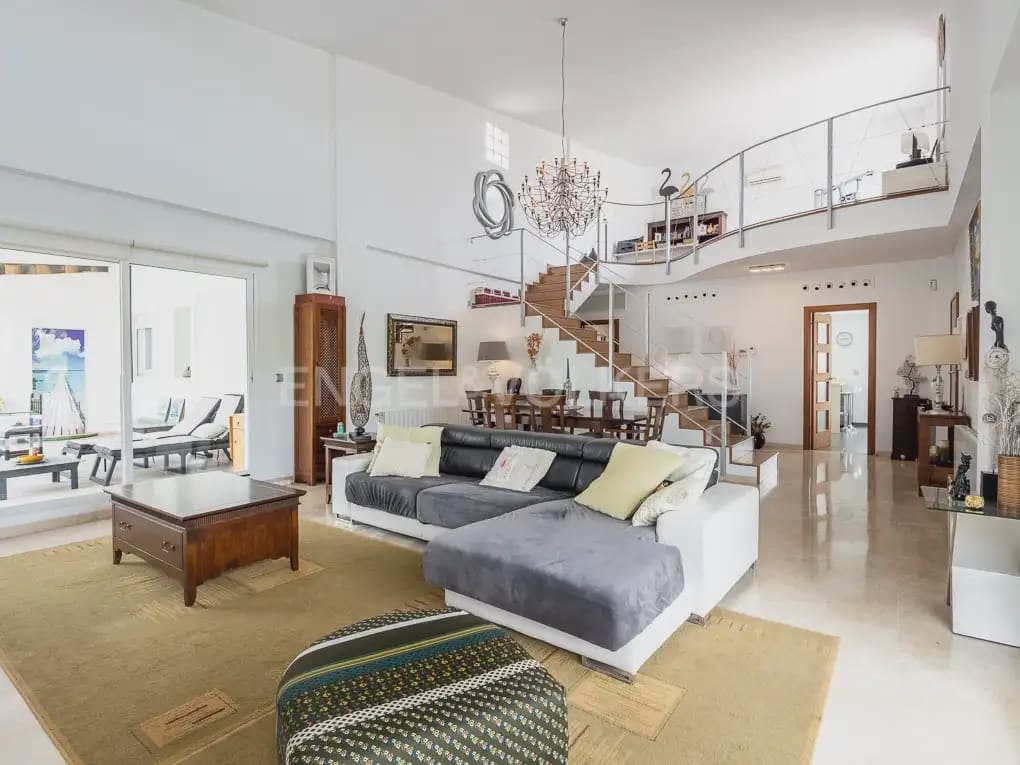 Villa/Maison de 4 chambres à louer à Betera avec piscine garage - 3 990 € (Ref: 10019225)