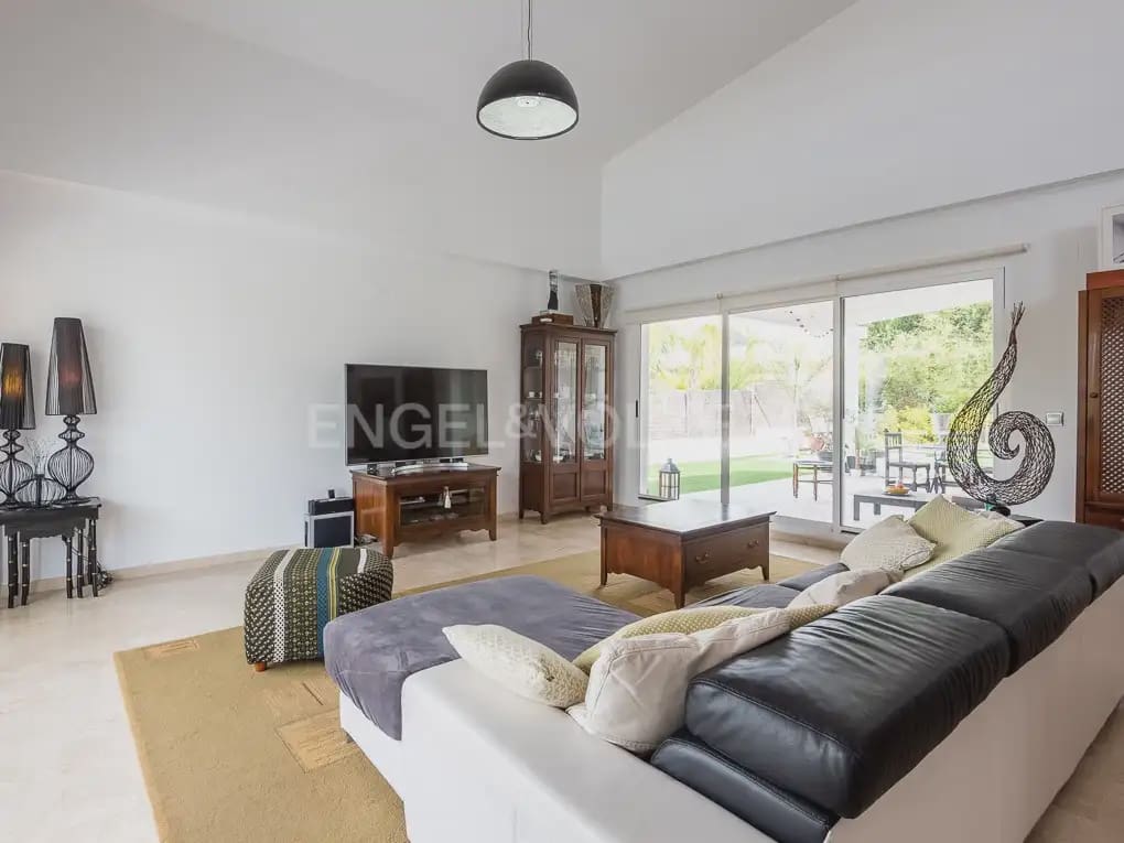 Villa/Maison de 4 chambres à louer à Betera avec piscine garage - 3 990 € (Ref: 10019225)