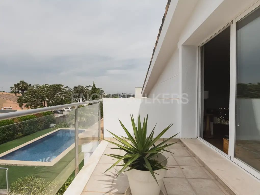 Villa/Maison de 4 chambres à louer à Betera avec piscine garage - 3 990 € (Ref: 10019225)