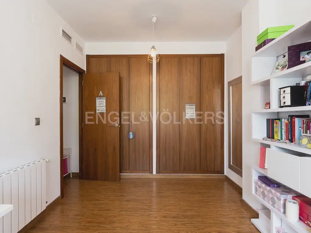 Villa/Maison de 4 chambres à louer à Betera avec piscine garage - 3 990 € (Ref: 10019225)