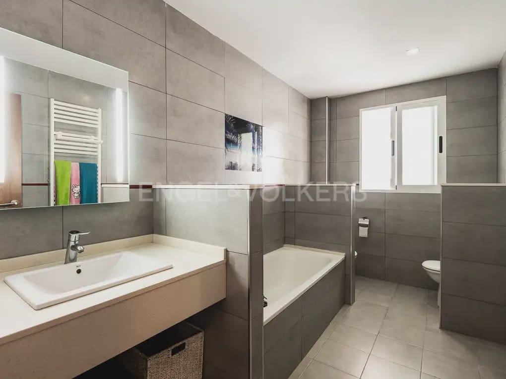 Villa/Maison de 4 chambres à louer à Betera avec piscine garage - 3 990 € (Ref: 10019225)