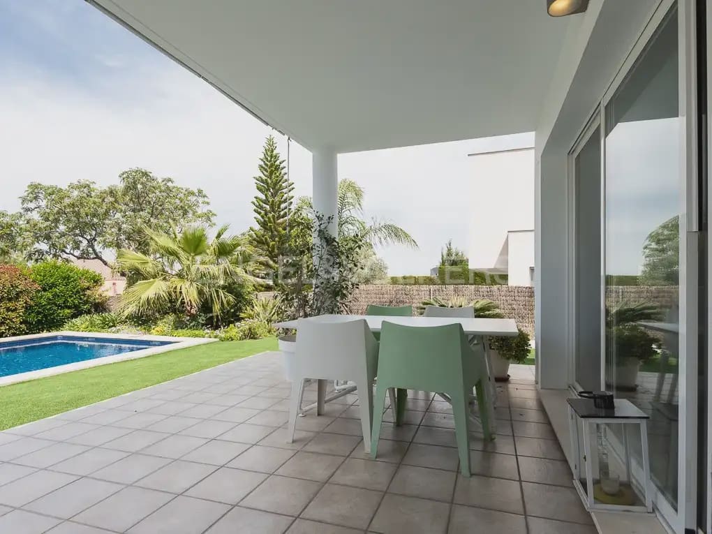 Villa/Maison de 4 chambres à louer à Betera avec piscine garage - 3 990 € (Ref: 10019225)