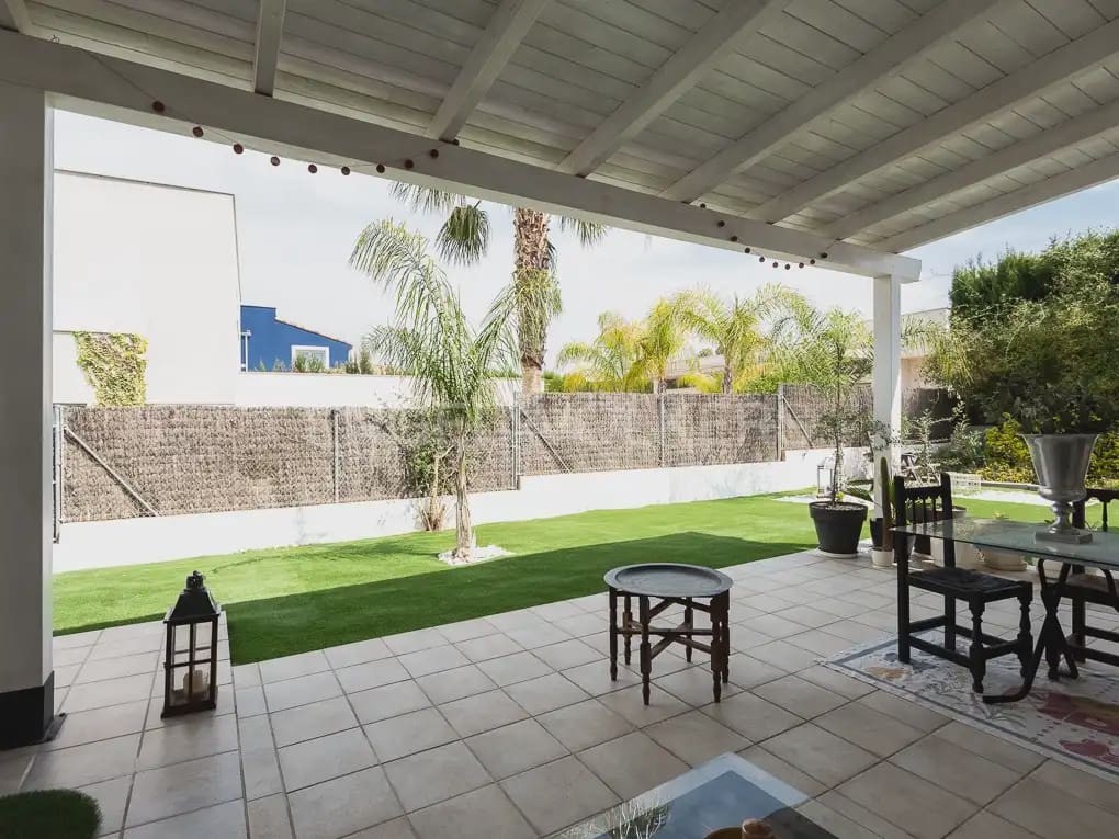 Villa/Maison de 4 chambres à louer à Betera avec piscine garage - 3 990 € (Ref: 10019225)