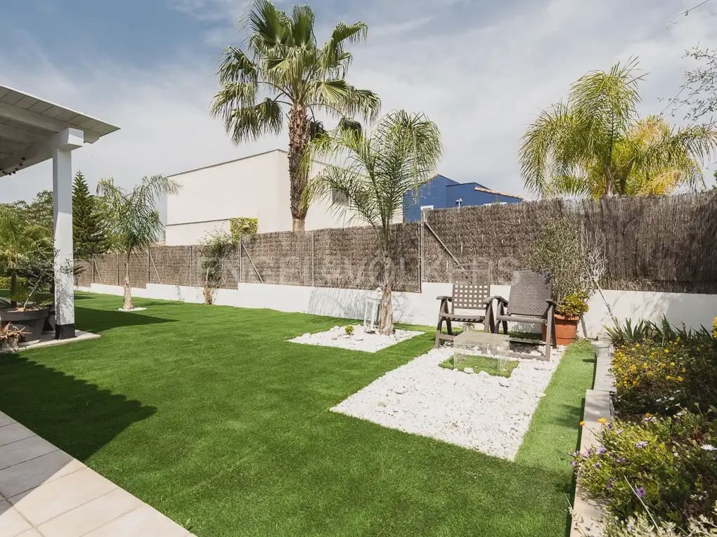 Villa/Maison de 4 chambres à louer à Betera avec piscine garage - 3 990 € (Ref: 10019225)