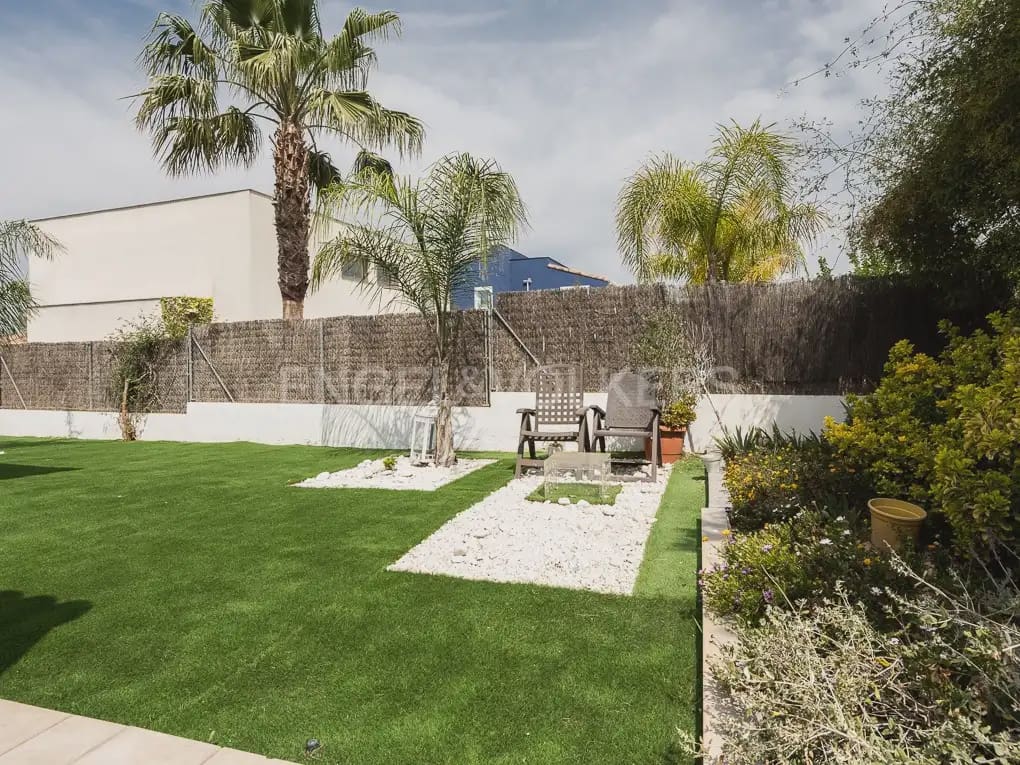 Villa/Maison de 4 chambres à louer à Betera avec piscine garage - 3 990 € (Ref: 10019225)