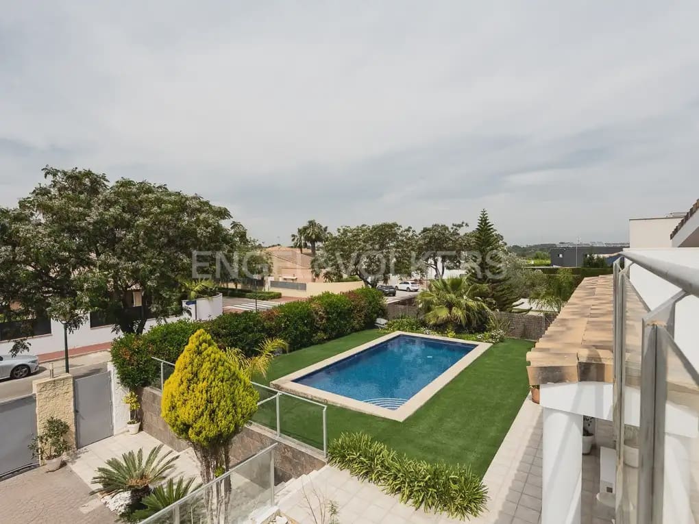 Villa/Maison de 4 chambres à louer à Betera avec piscine garage - 3 990 € (Ref: 10019225)