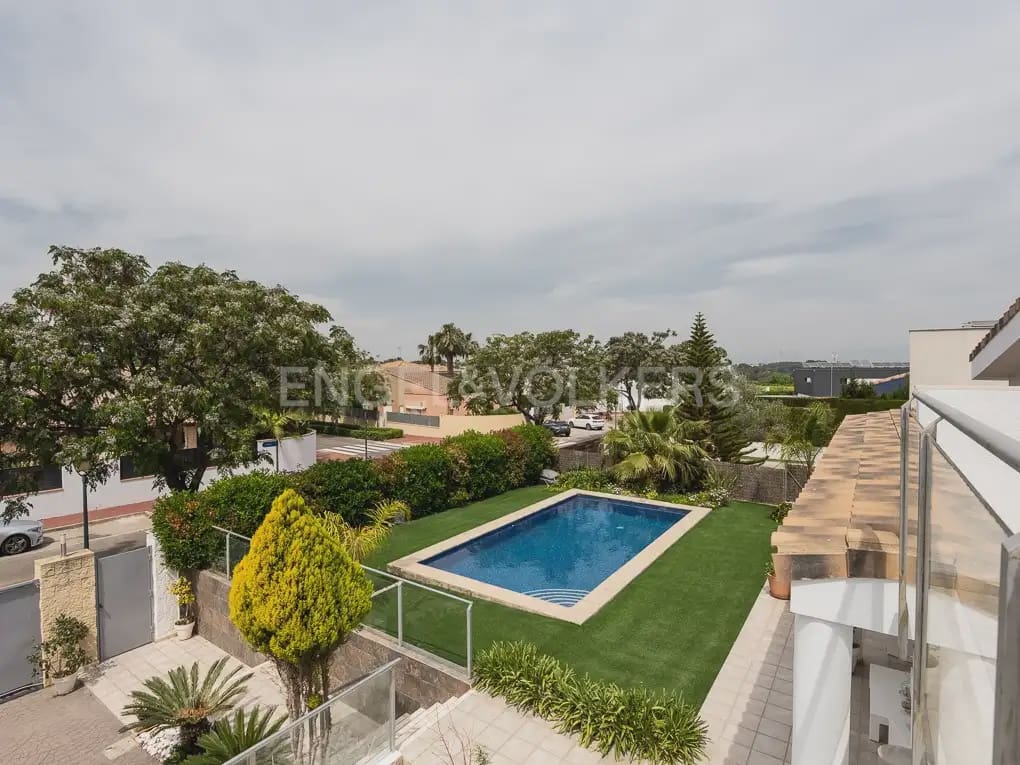 Villa/Maison de 4 chambres à louer à Betera avec piscine garage - 3 990 € (Ref: 10019225)