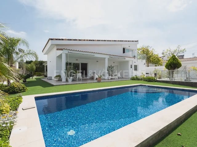 Villa/Maison de 4 chambres à louer à Bétera avec piscine garage - 3 990 € (Ref: 10019225)