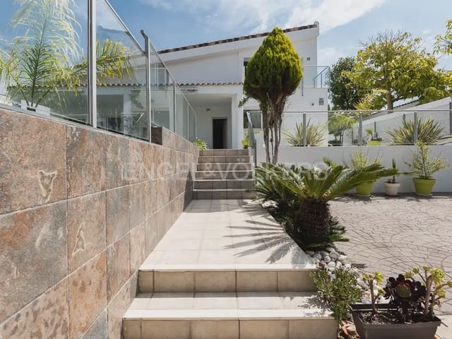 Villa/Maison de 4 chambres à louer à Bétera avec piscine garage - 3 990 € (Ref: 10019225)