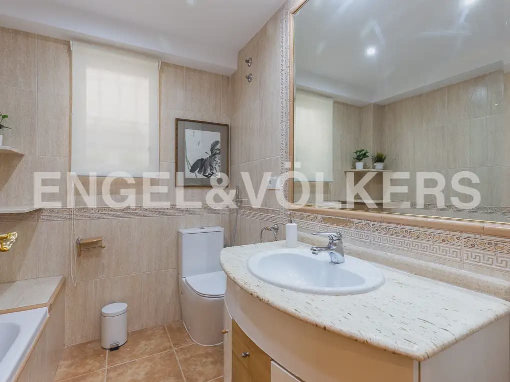 2 bedroom Flat for rent in Valencia city - € 1,500 (Ref: 10019662)