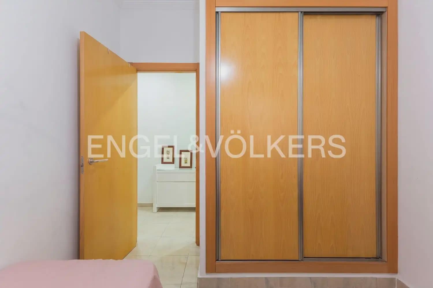 3 bedroom Flat for rent in Valencia city - € 1,900 (Ref: 10019816)